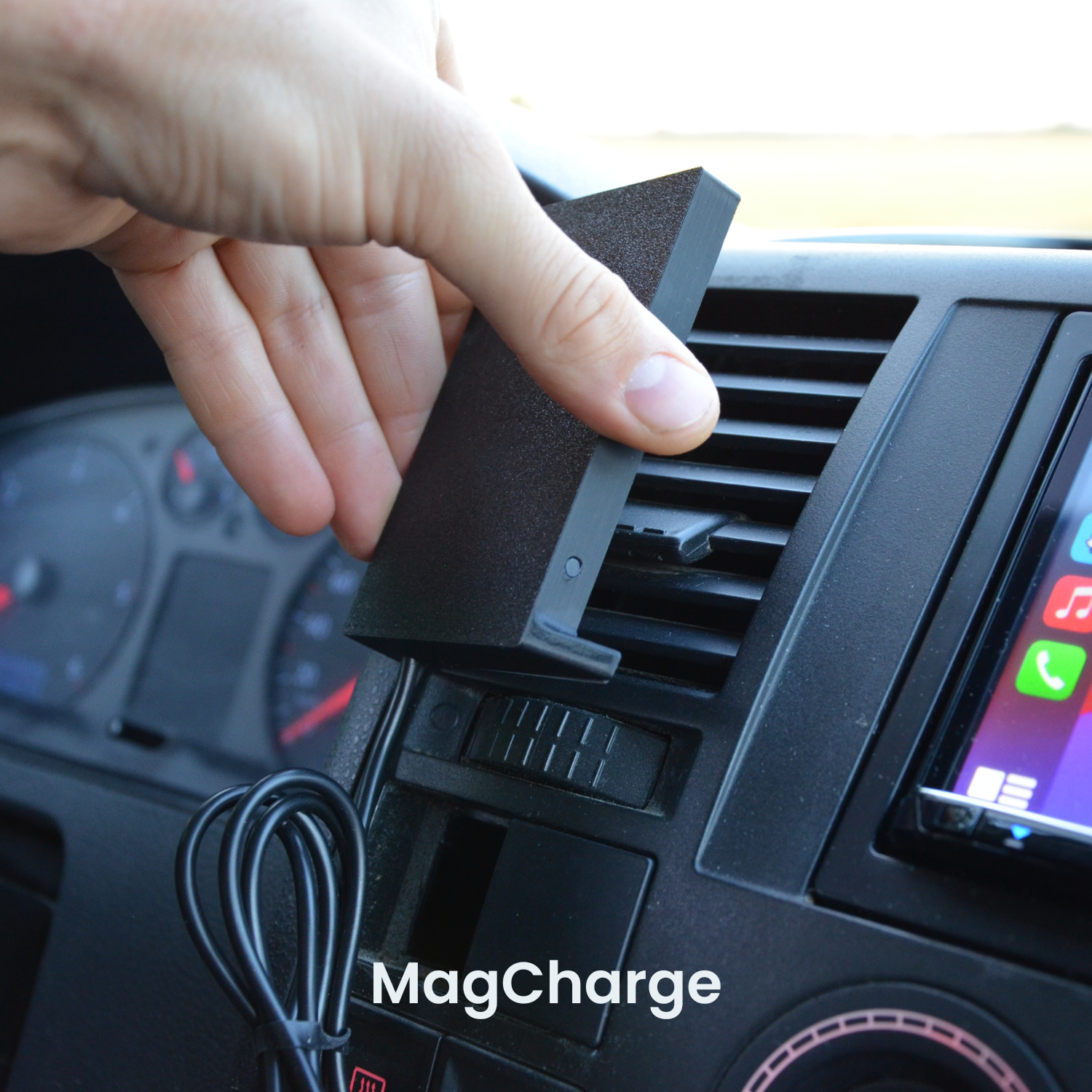 Handyhalterung VW T5 | MagSafe | CarPlay | AndroidAuto | Wireless-Charging