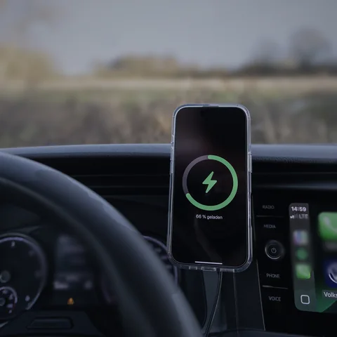 MagCharge Handyhalterung im Fahrzeug